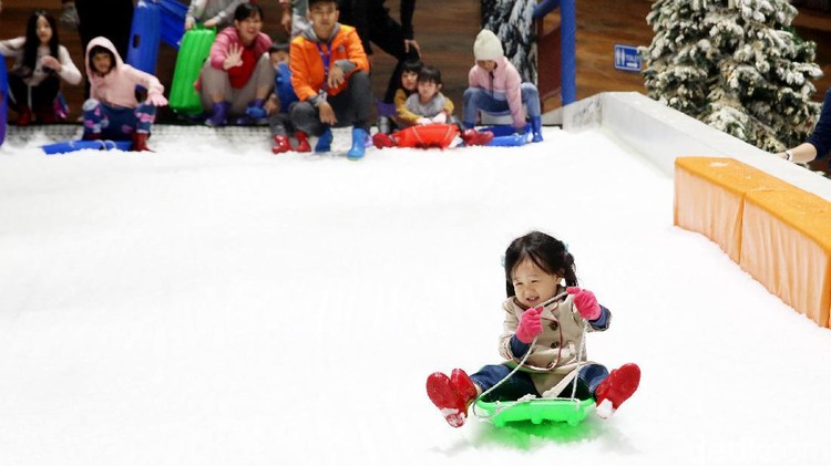 Yuk, ikut Komentar mengenai manfaat main salju untuk anak dan dapatkan tiket gratis Trans Snow World.