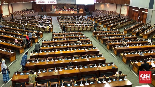 Rapat Paripurna DPR menerima laporan hasil pendahuluan RAPBN 2020 dan RKP 2020. Perwakilan fraksi mengkritisi pengelolaan anggaran pemerintah tak optimal.