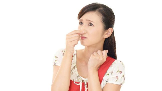 Gara-gara bau ikan asin, banyak perempuan mengevaluasi kesehatan area intim. Tapi bukan berarti kalau pria bisa bebas dari bau ikan asin.