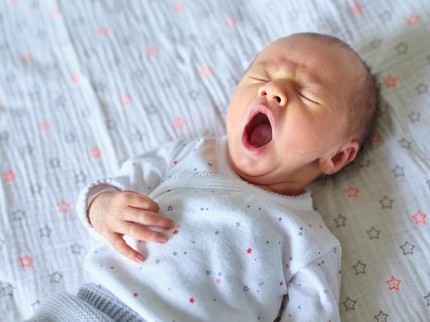 Perkembangan Bayi Usia 1 Bulan