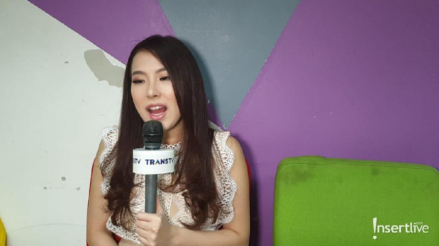 Barbie Kumalasari Naksir Kriss Hatta, Angela Tee: Bukan Tipenya Angela Tee angkat bicara soal hubungan kedekatan Barbie Kumalasari dengan Kriss Hatta