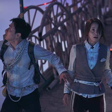 Usaha Yoona SNSD & Jo Jung Suk Selamatkan Nyawa di Film 'Exit'