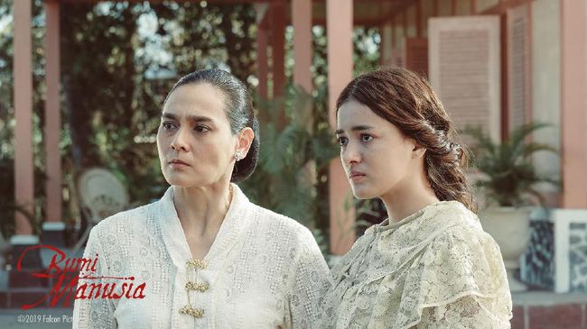 Gubernur Jatim Khofifah Indar Parawansa juga pembaca buku 'Bumi Manusia', dan favoritnya adalah sosok Nyai Ontosoroh yang bangga sebagai orang Indonesia.