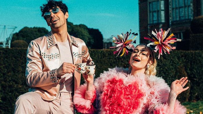 5 Tampilan Sophie Turner dan Joe Jonas Ini Buktikan Kalau Mereka Pasangan Paling Fashionable
