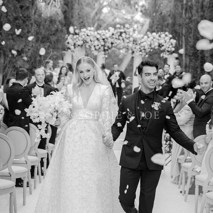 Semoga pernikahan mereka awet dan langgeng ya, Bun. (Foto: Instagram @sophiet)