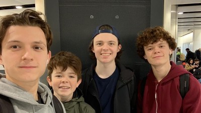 Sibling Goals! 6 Potret Akrab Tom Holland dan Tiga Saudaranya