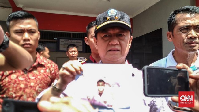 Empat orang napi kasus narkotiba melarikan diri dari Rutan Klas 1 Pakjo Palembang, Jumat (5/7), dengan cara menggergaji terali besi dan menjebol tembok rutan.