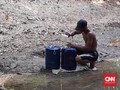 Kemarau, Warga Bekasi Andalkan Sisa Air di Sungai Mengering