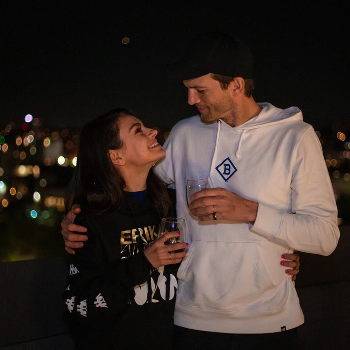 Saat mengunggah foto ini, Ashton menyebut sang istri dengan sebutan '<em>my love'</em>. (Foto: Instagram @aplusk)