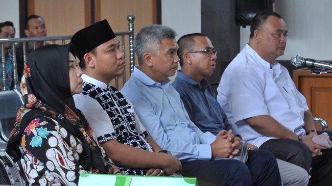Sidang dengan terdakwa lima komisioner KPU Palembang akan dilanjutkan pada Senin (8/7).