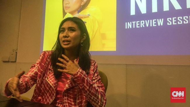 Niki Zefanya, penyanyi pendatang baru yang bernaung di bawah label AS 88rising mengungkapkan pentingnya seorang musisi untuk menjadi diri sendiri.