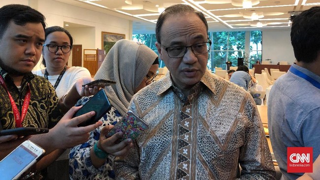Indonesia sesali sikap Inggris karena tidak pernah menjelaskan status tokoh separatis Papua, Benny Wenda, yang sudah 17 tahun mengasingkan diri di negara itu.