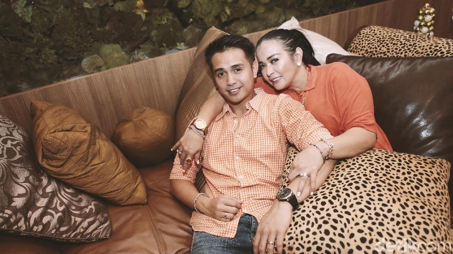 Ajun dan Jennifer Jill saat idtemui di kediamannya di Ancol.