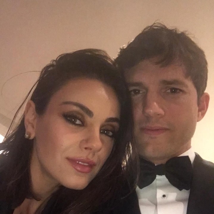 Sempat diisukan cerai, Ashton Kutcher dan Mila Kunis justru membantahnya dengan cara unik, yakni mengunggah sebuah video di Instagram. (Foto: Instagram @aplusk)