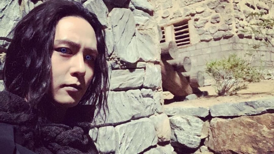 Nichkhun memamerkan penampilannya di drama Arthdal Chronicles.