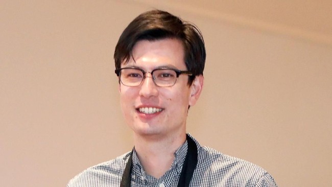 Alek Sigley, pelajar Australia yang sempat ditahan secara misterius oleh Korut, mengaku hidup bahagia bertemu istrinya di Jepang setelah dibebaskan.