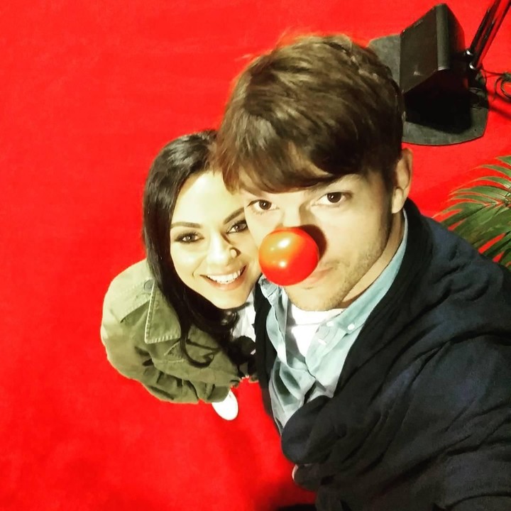 Ashton Kutcher dan Mila Kunis pertama kali bertemu saat syuting serial <em>That ’70s Show</em>. (Foto: Instagram @aplusk)