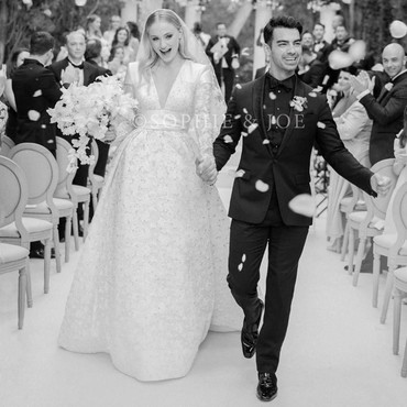 Cantik & Mewah Gaun Pernikahan Sophie Turner