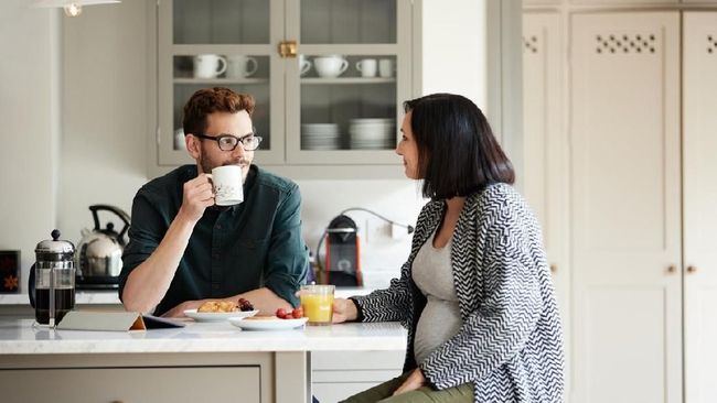 Mengandung anak selama sembilan bulan bukanlah hal yang mudah bagi seorang ibu. Ada beberapa kalimat terlarang untuk diucapkan pada wanita hamil.