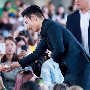 T.O.P BIGBANG Resmi Selesaikan Wajib Militer