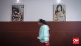FOTO: Menikmati Film Indonesia di Bioskop Rakyat Teluk Gong Bioskop rakyat bernama Indiskop sudah bisa dinikmati oleh masyarakat di Pasar Jaya Teluk Gong, Jakarta sejak Jumat (5/7).