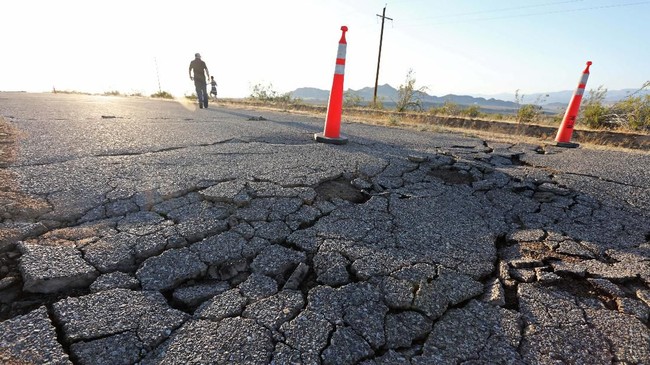 LIPI menjelaskan banyaknya gempa yang melanda Indonesia beberapa minggu terakhir disebabkan oleh aktivitas sesar mendatar dan zona megathrust.