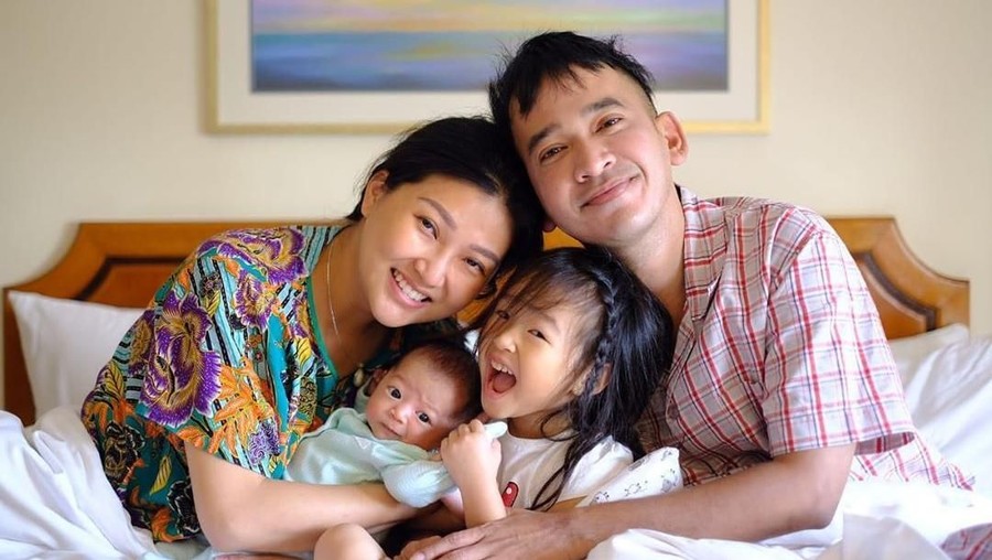 Sarwendah kembali mendonasikan ASI melimpah yang dimilikinya ke Bank ASI di Singapura 