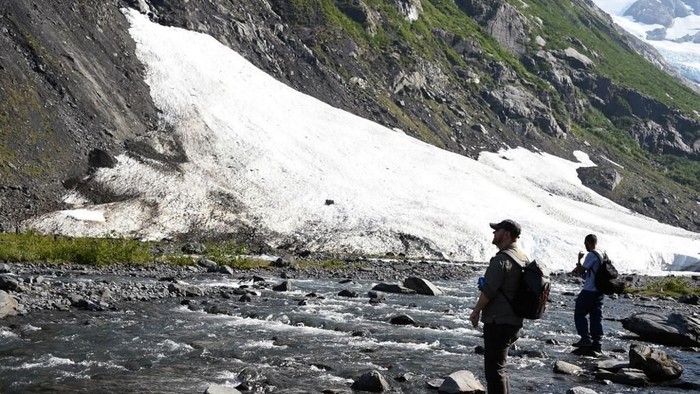 ANCHORAGE, AK - JULY 04: A welcome sign at Ted Stevens Anchorage International Airport indicates the temperature is 86 degrees Fahrenheit at 3:07 pm on July 4, 2019 in Anchorage, Alaska. Alaska is bracing for record warm temperatures and dry conditions in parts of the state.   Lance King/Getty Images/AFP
