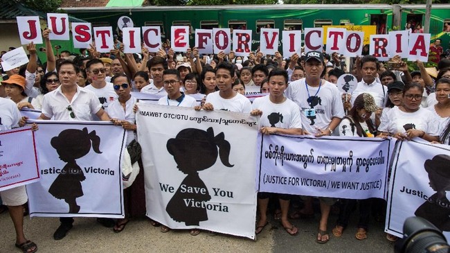 Ribuan demosntran turun ke jalanan Yangon untuk menuntut keadilan bagi bocah berusia tiga tahun yang menjadi korban pemerkosaan di Myanmar.