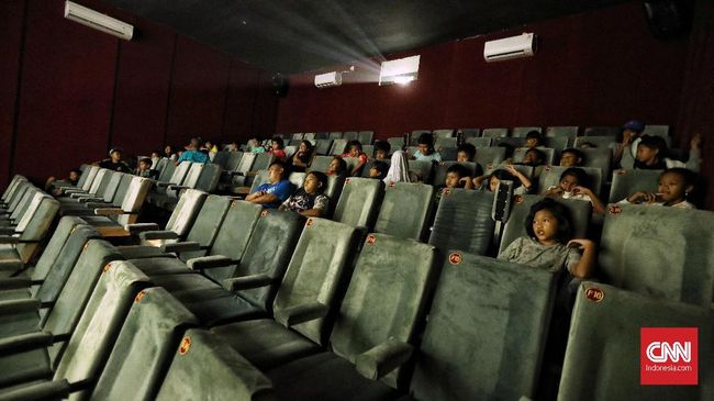 Bioskop rakyat Indiskop tak berbeda jauh dari bioskop umumnya. Hanya lebih sederhana dengan sedikit catatan yang perlu diperbaiki.