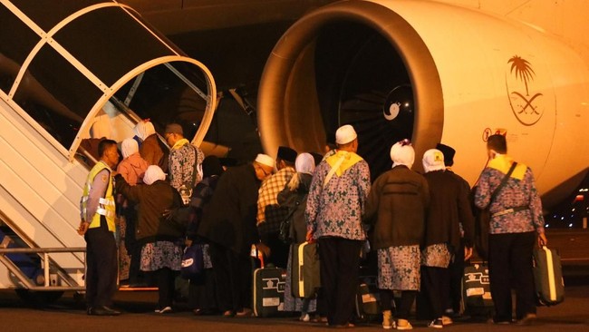 DPR Ingin Ubah Perjalanan Haji dari 40 Menjadi 35-30 Hari Saja Wakil Ketua Komisi VIII DPR mengatakan mereka sedang mencoba mengurangi jatah perjalanan haji dari 40 menjadi 35 hari saja.