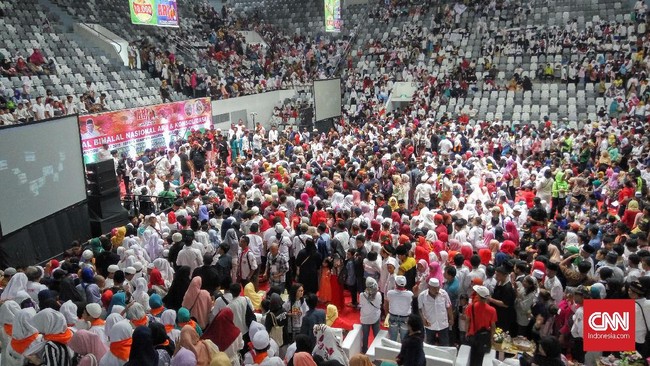 Salah satu relawan yang enggan disebutkan namanya mengaku kecewa karena Jokowi yang awalnya dikabarkan akan datang justru tidak jadi hadir.