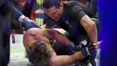 FOTO: Rekor KO Tercepat di UFC Dipecahkan Masvidal Jorge Masvidal memecahkan rekor menang KO tercepat di UFC setelah menang atas Ben Askren saat pertarungan baru berjalan lima detik.