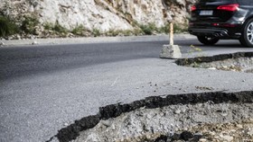 Banyak Jalan Rusak di Garut, Perbaikan Diakui Belum Maksimal