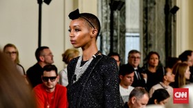 Mata Armani dan Presisi Sepotong <i>Power Suit</i>