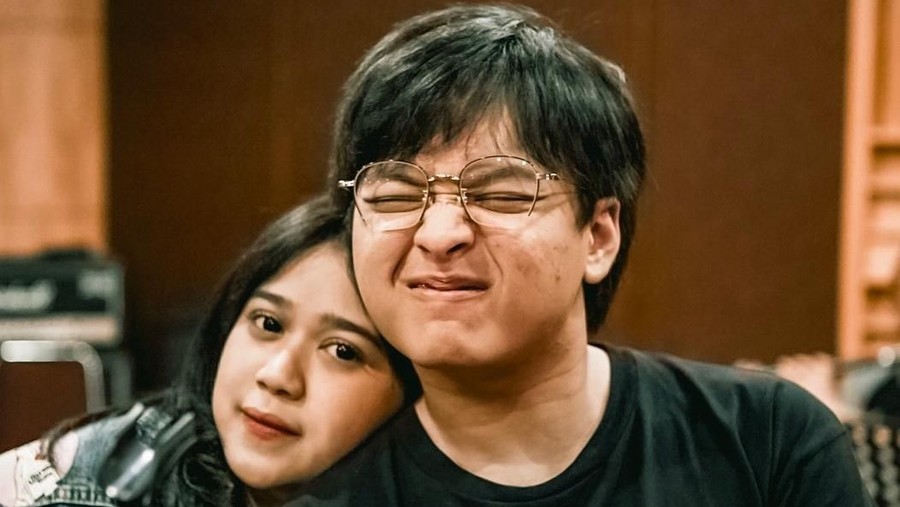 Kedekatan hubungn Arsy Widianto dengan Brisia Jodie.
