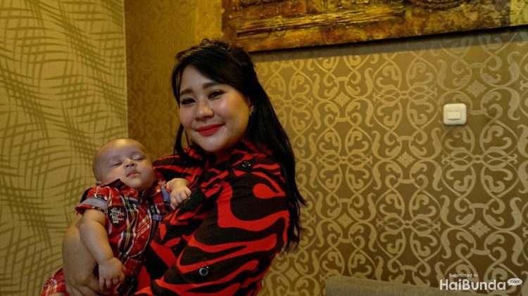 Saat hamil anak pertama, Chikita Meidy tak kekurangan perhatian dari suami dan keluarga.