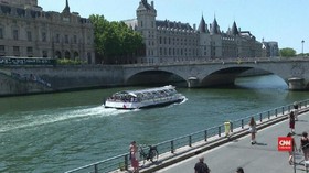 VIDEO: Suasana Pantai di Tepian Sungai Paris