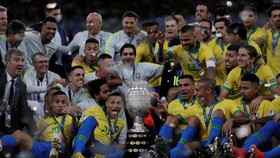 FOTO: Brasil Pesta Juara Copa America di Maracana