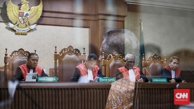 Jaksa Terus Telisik Peran Dirut Pertamina di Suap PLTU Riau 1 Tim jaksa KPK mencoba menelisik keterlibatan Dirut Pertamina Nicke Widyawati dalam suap PLTU Riau 1 dengan mencecar Eni Saragih, terpidana dalam kasus tersebut.