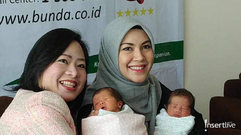 Ratna Galih melahirkan anak kembar pada Jumat (5/7) lalu. Bayi kembar itu berjenis kelamin laki-laki dan perempuan. 