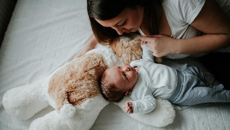 4 Cara Mengatasi Perut Kembung pada Bayi Setelah Menyusu