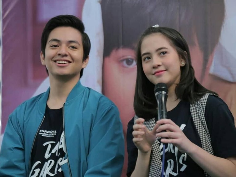 Jelang Perilisan Dua Garis Biru, Zara & Angga Makin Lengket Film Dua Garis Biru akan segera tayang di bioskop Kamis ini. Salah satu yang paling ditunggu ialah penampilan dari kedua bintang utamanya, Zara dan Angga.