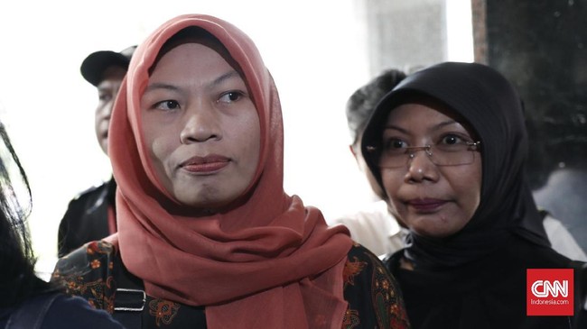 Direktur Eksekutif ICJR Anggara mengatakan status Baiq Nuril jadi bersih jika amnesti diberikan Jokowi karena pidana yang dilakukan diaggap tak pernah ada.