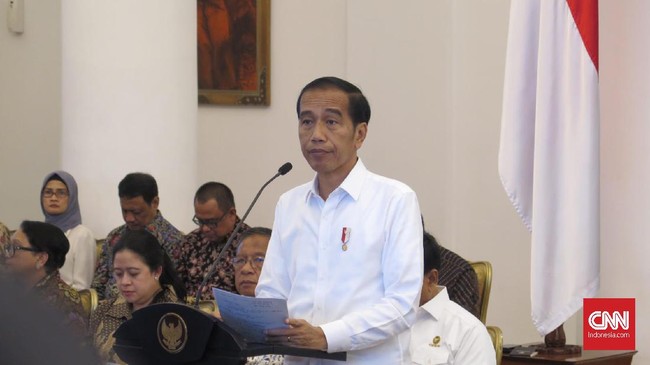 Presiden Jokowi mengatakan pengusaha kreatif di media sosial itu begitu gencar menawari produk pada dirinya.
