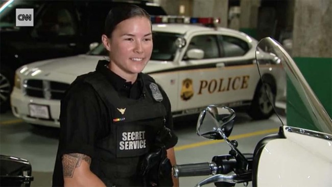 Seorang wanita keturunan Indonesia menjadi perempuan pertama yang berhasil menjadi anggota tim motor pasukan pengamanan presiden Amerika Serikat.
