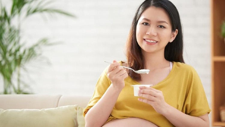 Pertanyaan bolehkah ibu hamil makan ini dan itu sering didengar di masyarakat. Apakah Bunda salah satun yang punya pertanyaan seperti itu?