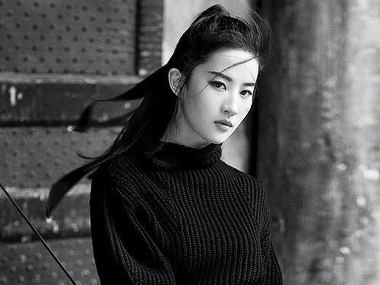 6 Pesona Liu Yifei, Pemeran Utama Mulan Live Action Film Mulan Live Action baru saja merilis trailer terbaru hari ini, Senin (8/7). Nama Liu Yifei pun menarik simpati banyak orang. Lalu seperti apa peson Yifei?