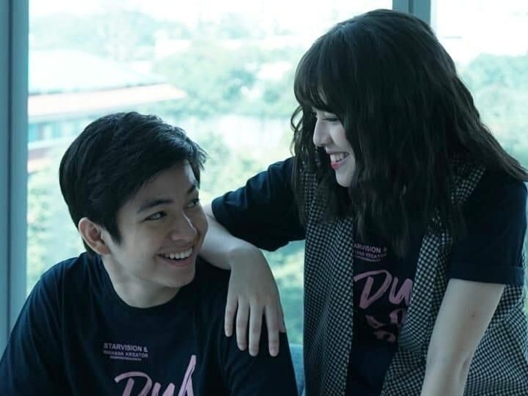 Film Dua Garis Biru akan segera tayang di bioskop Kamis ini. Salah satu yang paling ditunggu ialah penampilan dari kedua bintang utamanya, Zara dan Angga.