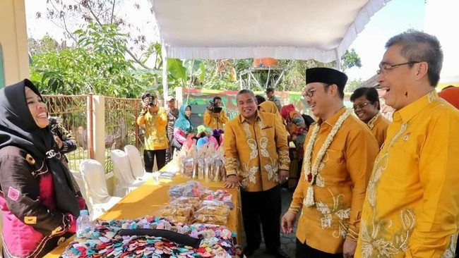 Kepala BKKBN Hasto Wardoyo mengunjungi Keluarga Berencana (KB) di Pumpung, Kec. Cempaka Kota Banjarbaru.
